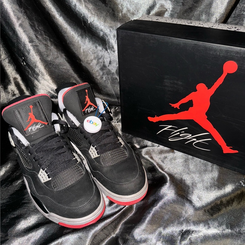 Air Jordan 4 Retro Mid “Bred”